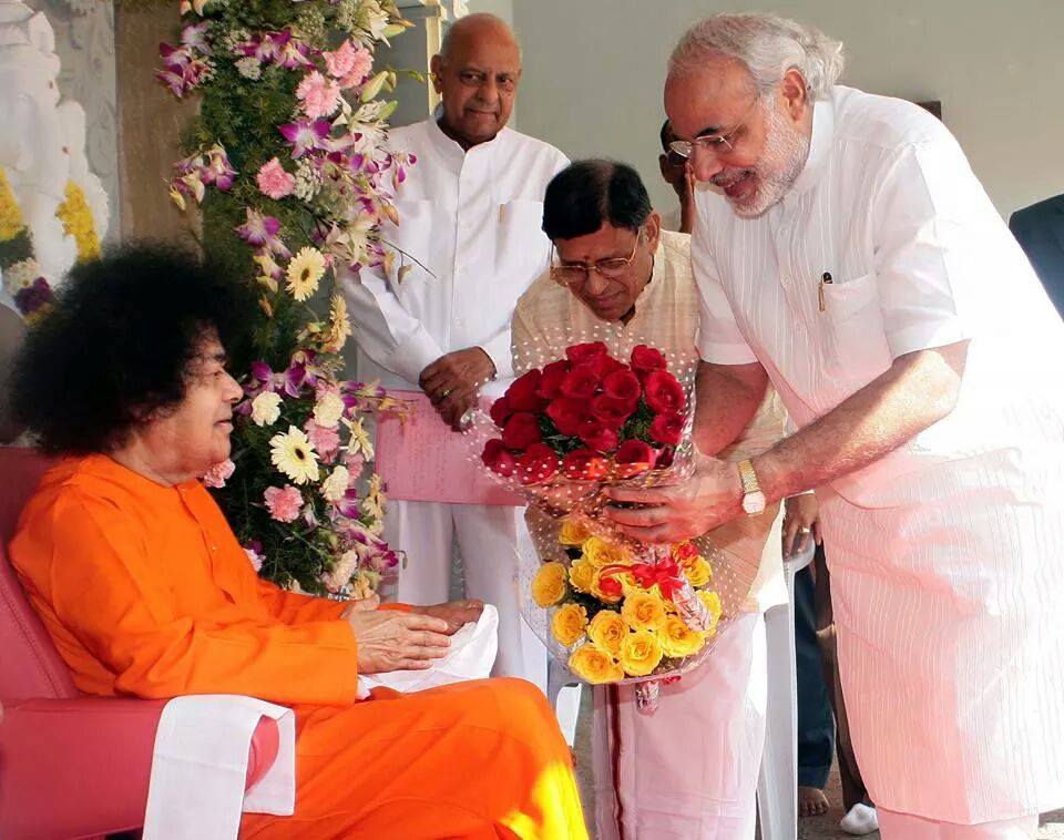 Shri Narender Modi ( India's 15th Prime Minister ), a staunch devotee of Bhagawan Sri Sathya Sai Baba offering 'Loving Tribute