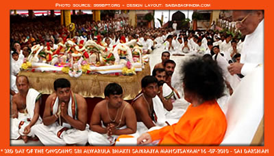 Friday, July 16, 2010 - Sai News & Photo Updates : Adding festive fervour to this beautiful Friday evening, sonorous tunes of Nadaswaram rendered the air welcoming The Lord at 1720 hrs. to the august assembly in Sai Kulwant Hall. Being the third day of the ongoing Sri Alwarula Bhakti Samrajya Mahotsavam, the dais bore a festive decor of aesthetic theme, while the portico behind had a riot of floral buntings artistically hooked and on to the ceiling.