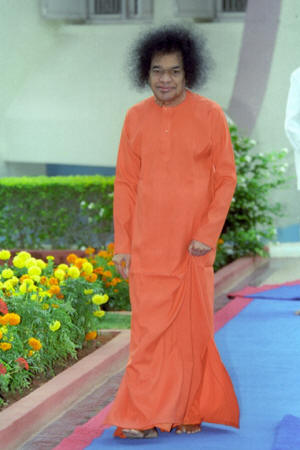 Swamis-delays-are-not-His-denials-image1-sathyasai