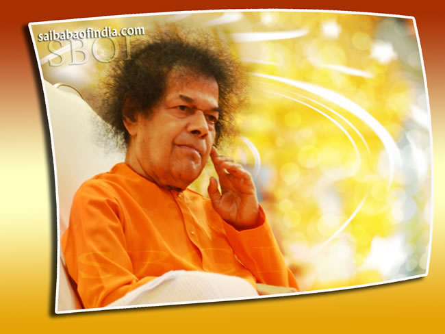 After a slow and steady round of darshan Bhagawan alighted at the Verandah to get into the Interview Room. A brief pause ensued before Bhagawan emerging out of the Interview Room. Gliding past the upper verandah, Bhagawan arrived on stage at 1910 hrs.