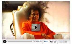Bhagawan Sri Sathya Sai Baba Mumbai visit videos - In this video, camera focuses on Sonu Nigam  and other Vip's near the 