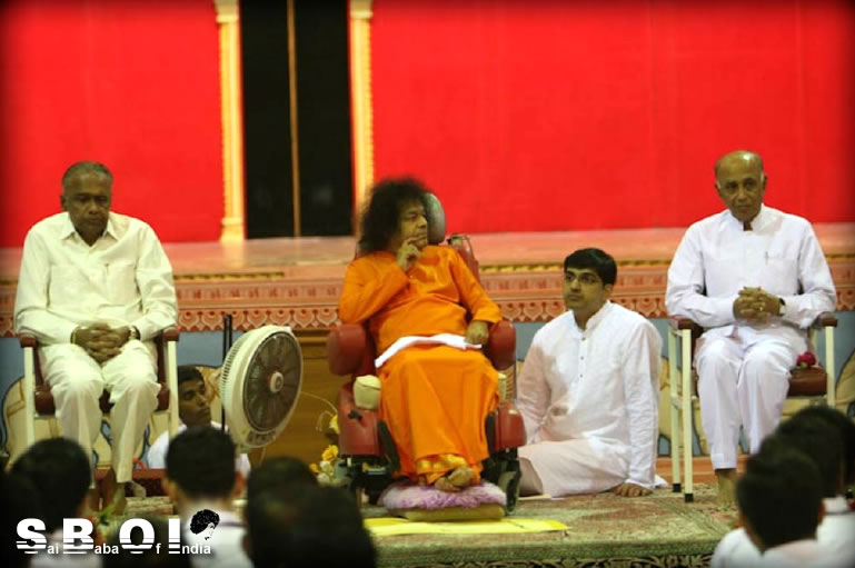 http://www.saibabaofindia.com/swami_speaks_to_the_alumni.htm