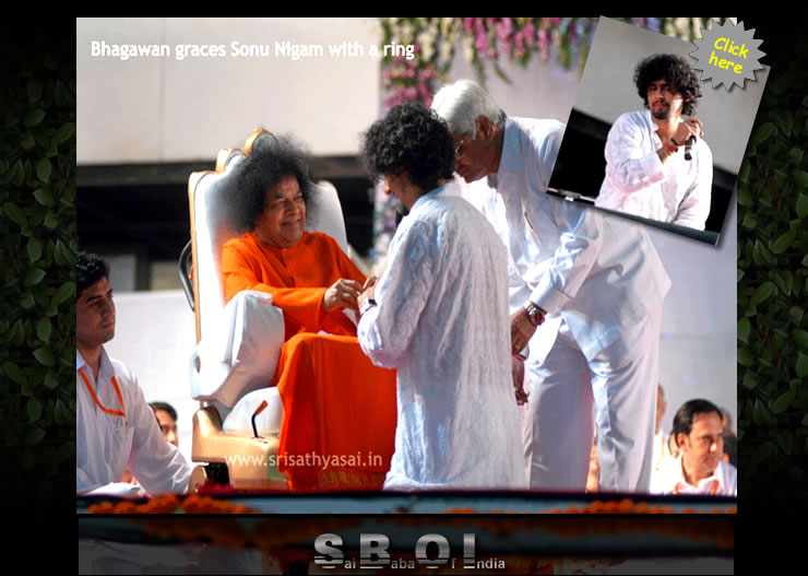Sonu Nigam - Sathya Sai Baba giving ring - Mumbai is a city that is always on the move. But today, she had a spring in her step and a song in her heart. After all, her beloved Bhagawan Sri Sathya Sai Baba was paying her a Divine Visitafter NINE long years!